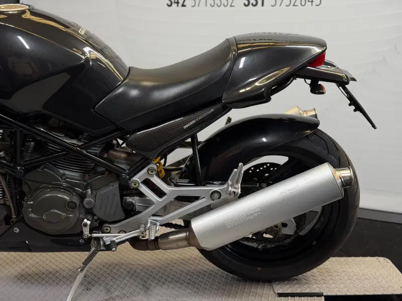 Ducati Monster 750 Dark (1999 - 02) (9)