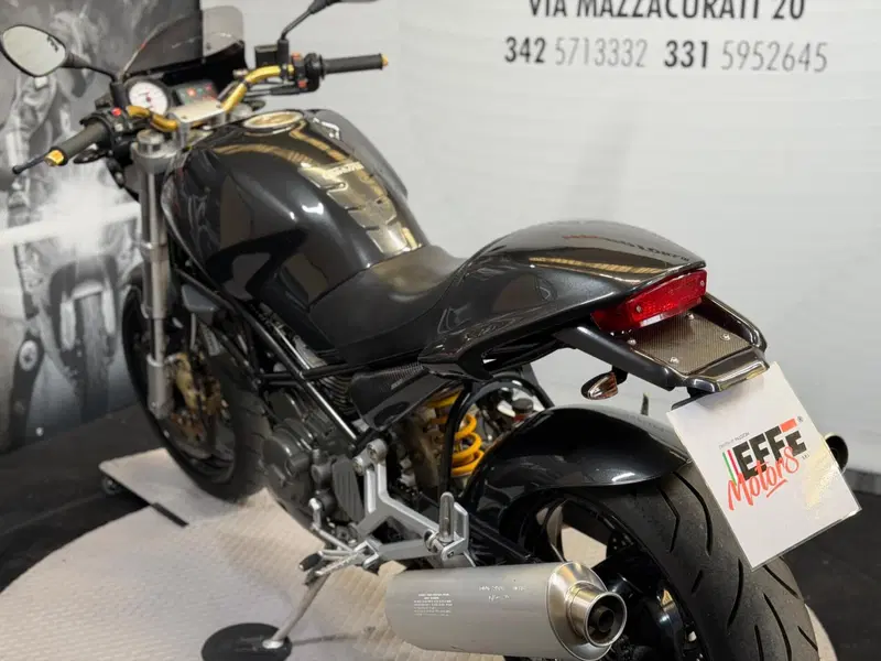 Ducati Monster 750 Dark (1999 - 02) (12)