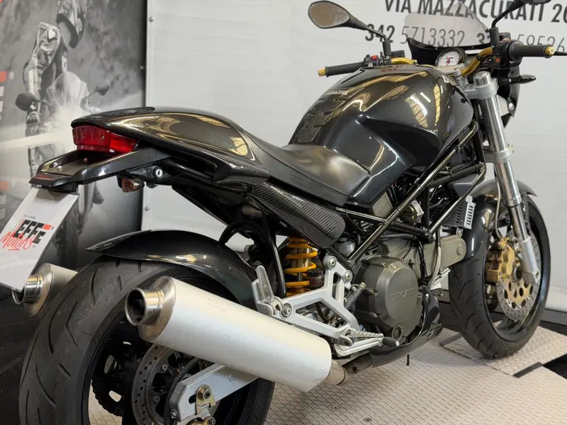 Ducati Monster 750 Dark (1999 - 02) (13)