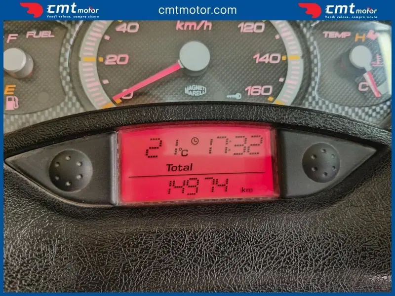 Yamaha X-Max 250 (2007 - 09) (5)