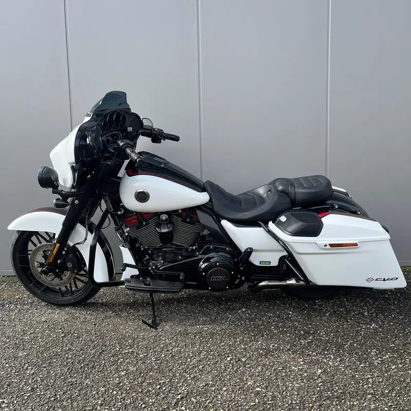 Harley-Davidson 117 Street Glide (2021) - FLHXSE (21)