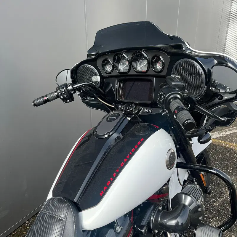 Harley-Davidson 117 Street Glide (2021) - FLHXSE (7)