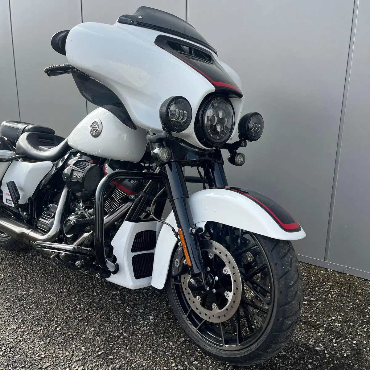 Harley-Davidson 117 Street Glide (2021) - FLHXSE (2)