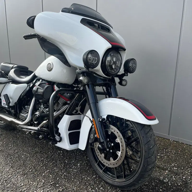 Harley-Davidson 117 Street Glide (2021) - FLHXSE (2)