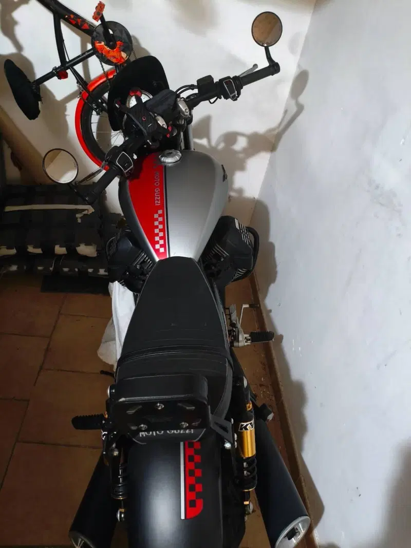 Moto Guzzi V9 Bobber (2016 - 18)