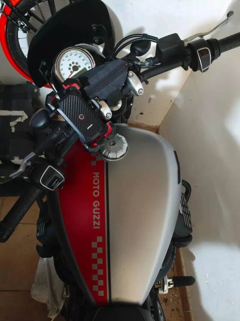Moto Guzzi V9 Bobber (2016 - 18) (2)