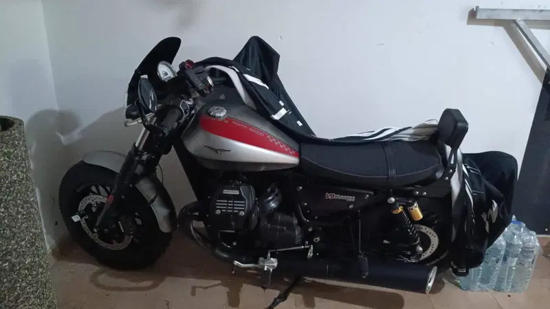 Moto Guzzi V9 Bobber (2016 - 18) (5)
