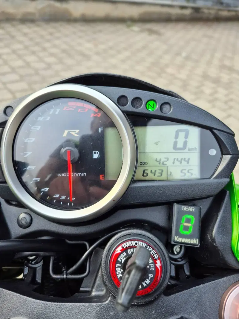 Kawasaki Z 750 R (2011 - 14) (9)