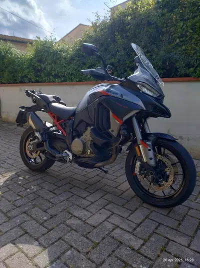 Ducati Multistrada V4 S Grand Tour (2024) usata