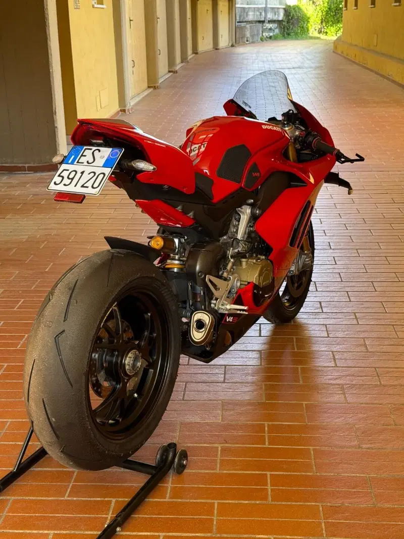 Ducati Panigale V4 S 1100 (2020) (4)