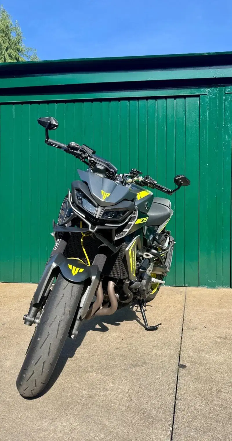 Yamaha MT-09 (2017 - 20) (2)
