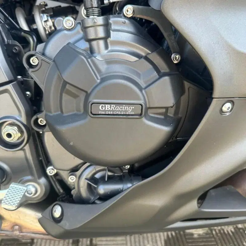 Yamaha YZF R7 (2021 - 25) (5)