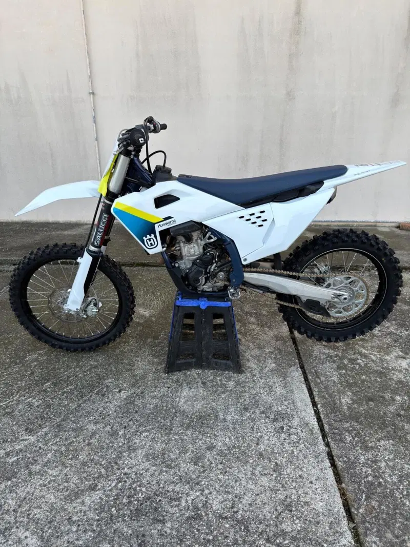 Husqvarna FC 250 (2025) (4)