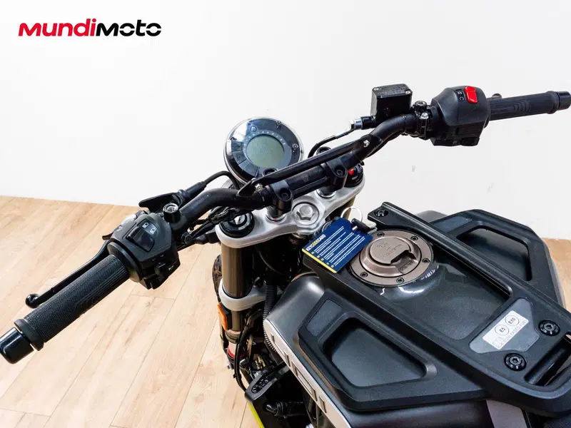 Husqvarna Svartpilen 401 (2018 - 19) (11)