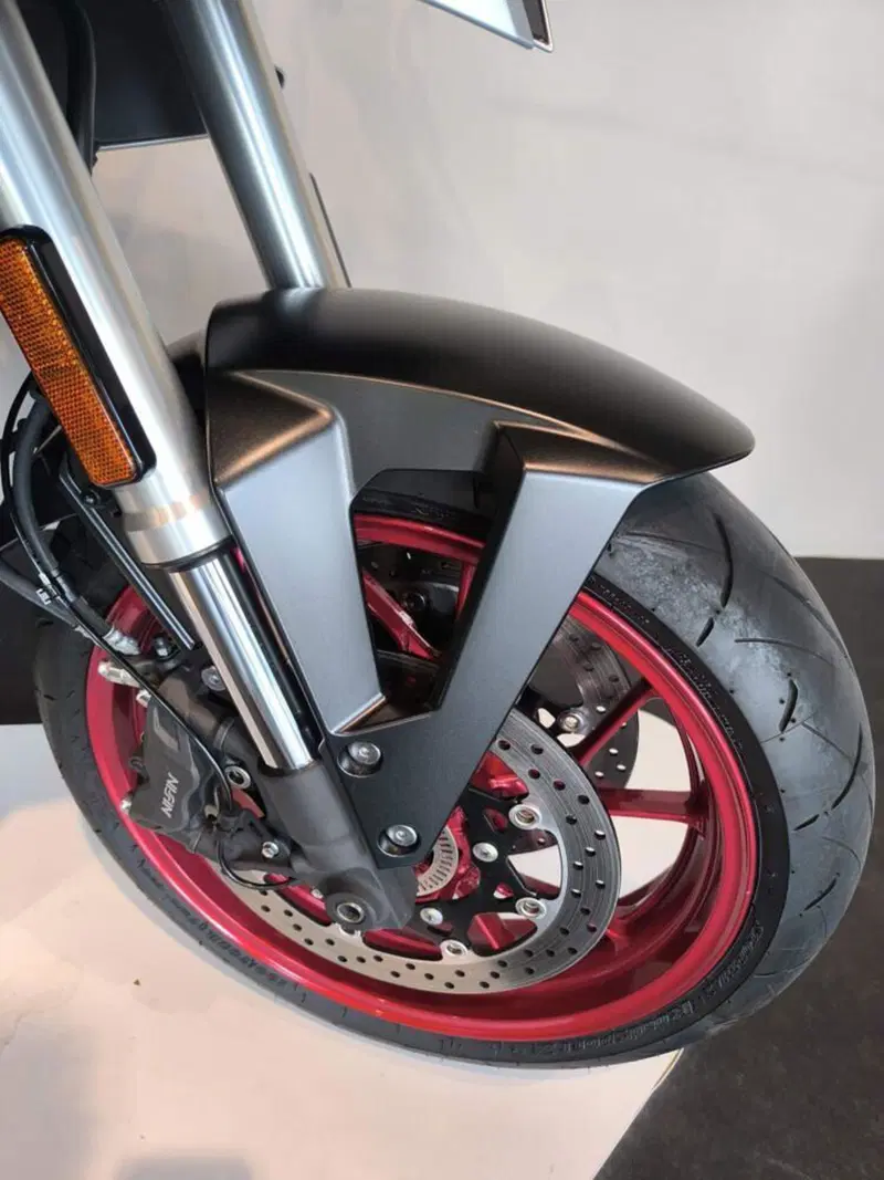 Suzuki GSX-8S (2025 - 26) (7)