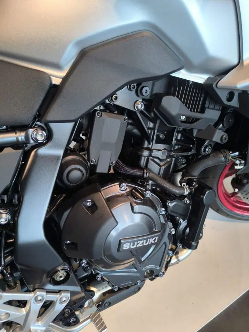 Suzuki GSX-8S (2025 - 26) (9)