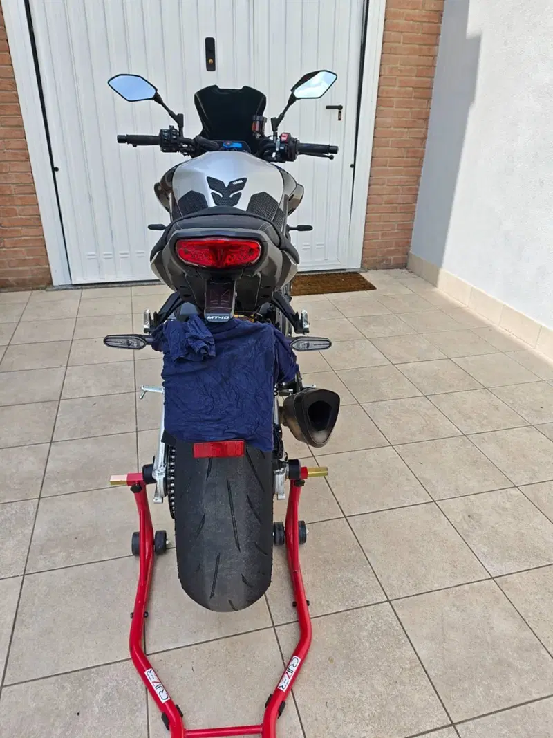Yamaha MT-10 SP (2022 - 25) (2)