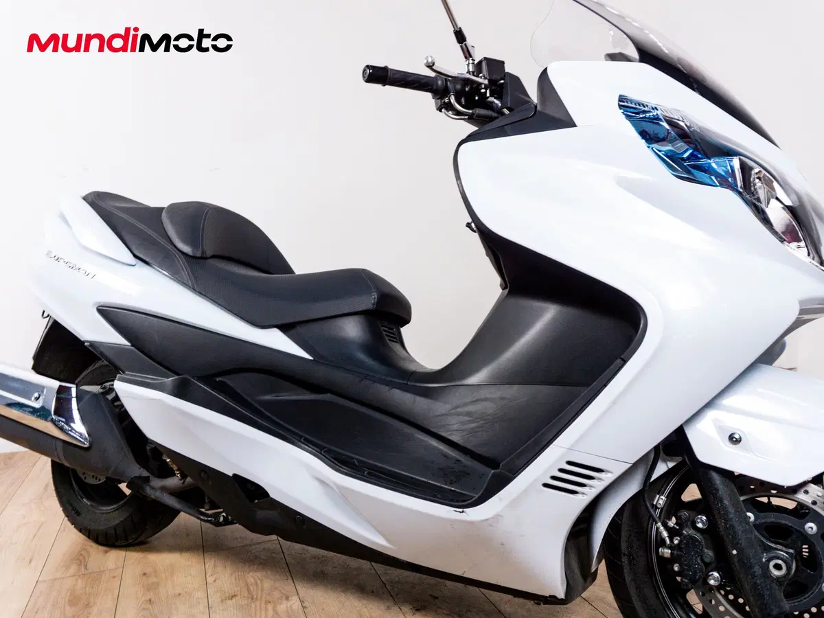 Suzuki Burgman 400 (2022 - 24) (4)