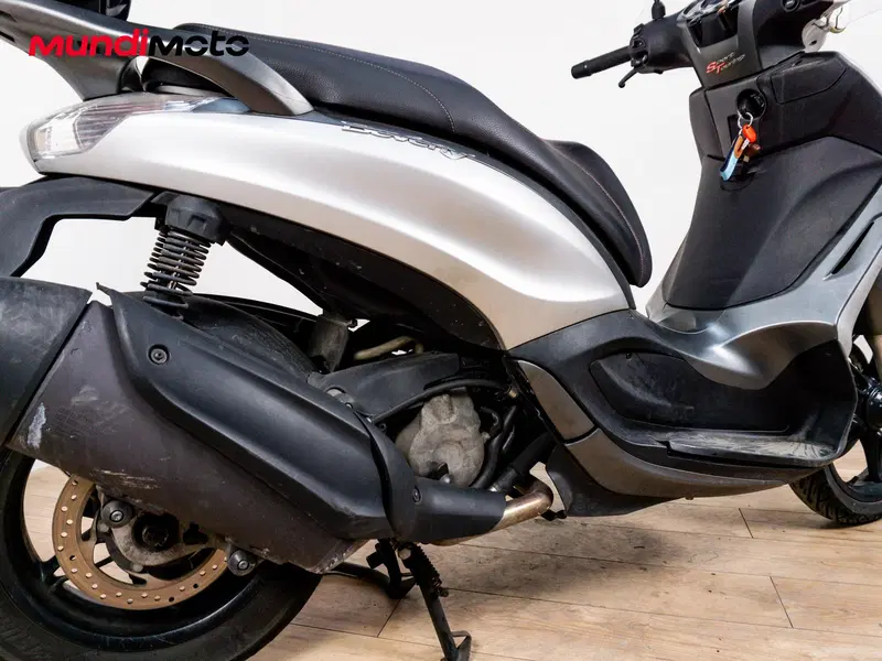 Piaggio Beverly 350 SportTouring ie ABS (2011 - 17) (3)