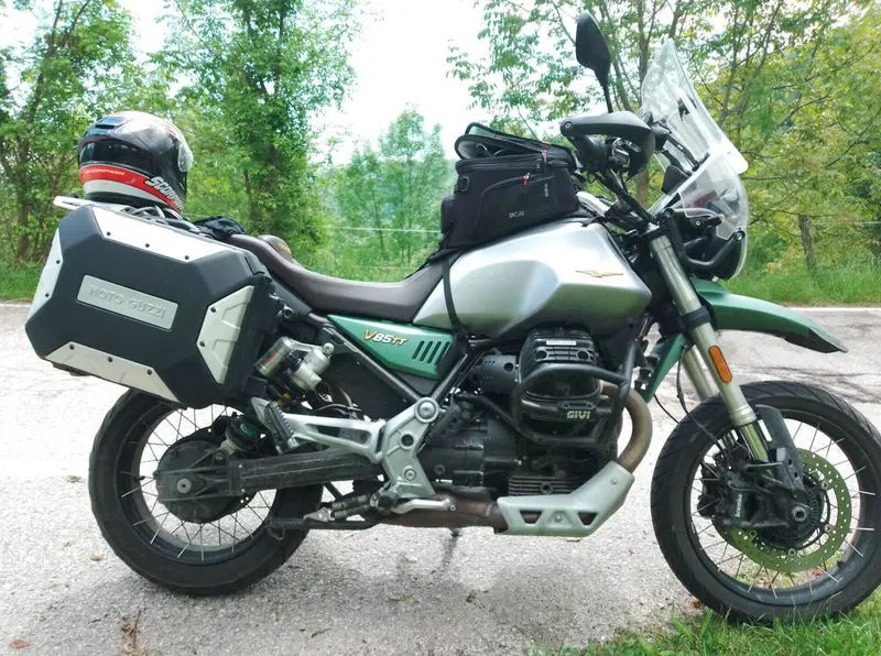 Moto Guzzi V85 TT (2021 - 23) (2)