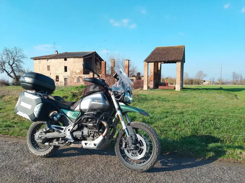 Moto Guzzi V85 TT (2021 - 23) (3)