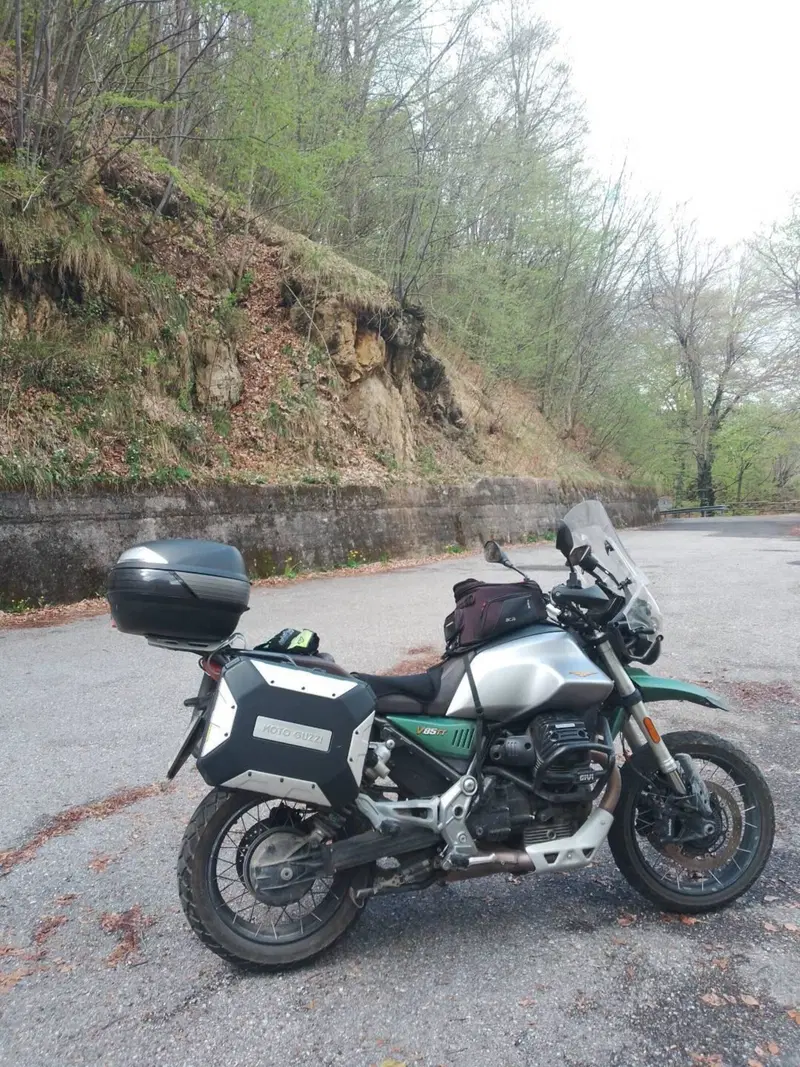 Moto Guzzi V85 TT (2021 - 23) (4)