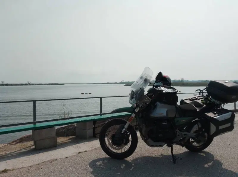 Moto Guzzi V85 TT (2021 - 23) (5)