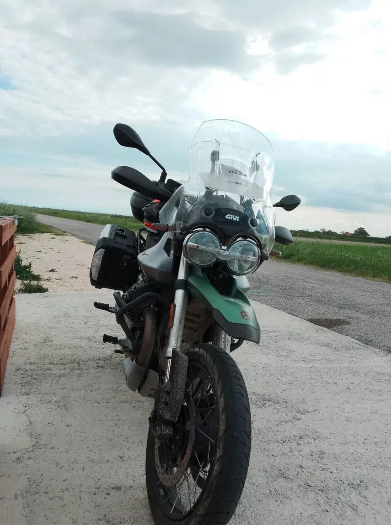 Moto Guzzi V85 TT (2021 - 23) (6)