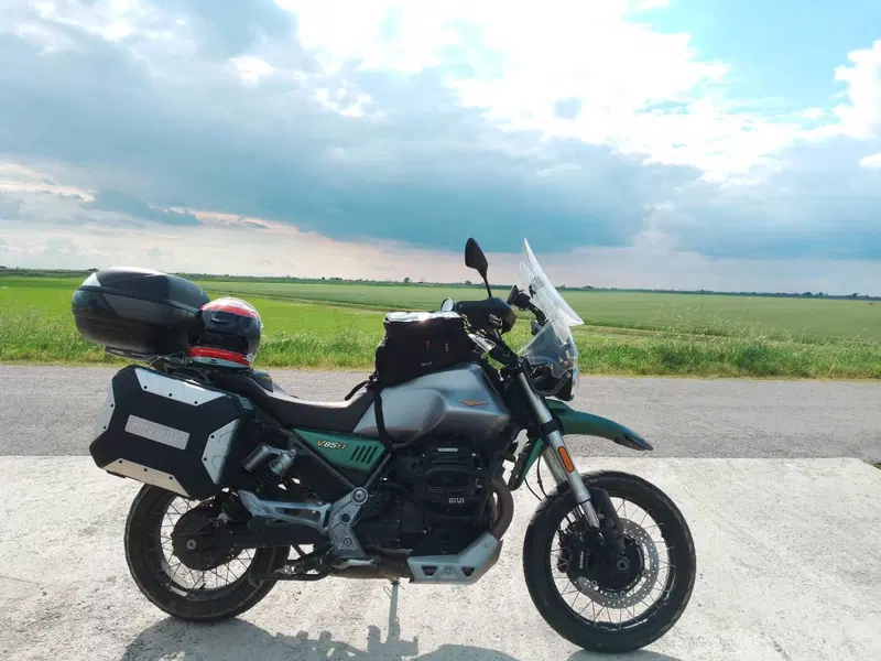 Moto Guzzi V85 TT (2021 - 23) (7)