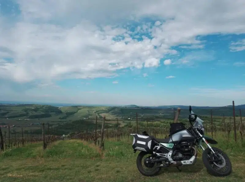 Moto Guzzi V85 TT (2021 - 23) (8)
