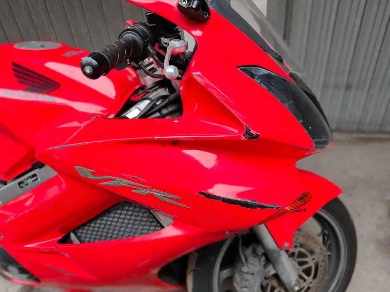 Honda VFR 800 (2002 - 05) (3)