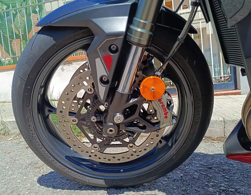Triumph Street Triple 765 RS (2023 - 26) (16)