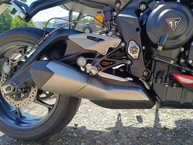 Triumph Street Triple 765 RS (2023 - 26) (18)