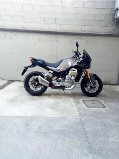 Moto Guzzi V100 Mandello S (2022 - 24) usata