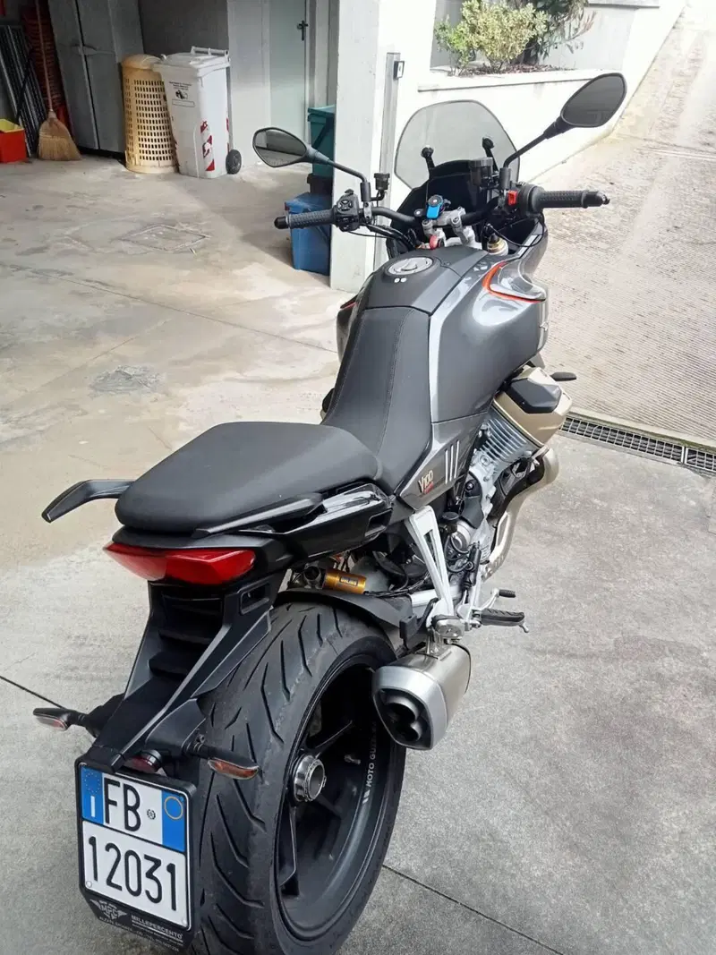 Moto Guzzi V100 Mandello S (2022 - 24) (4)