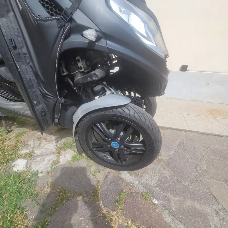 Piaggio MP3 300 ABS Hpe (2021 - 24) (2)