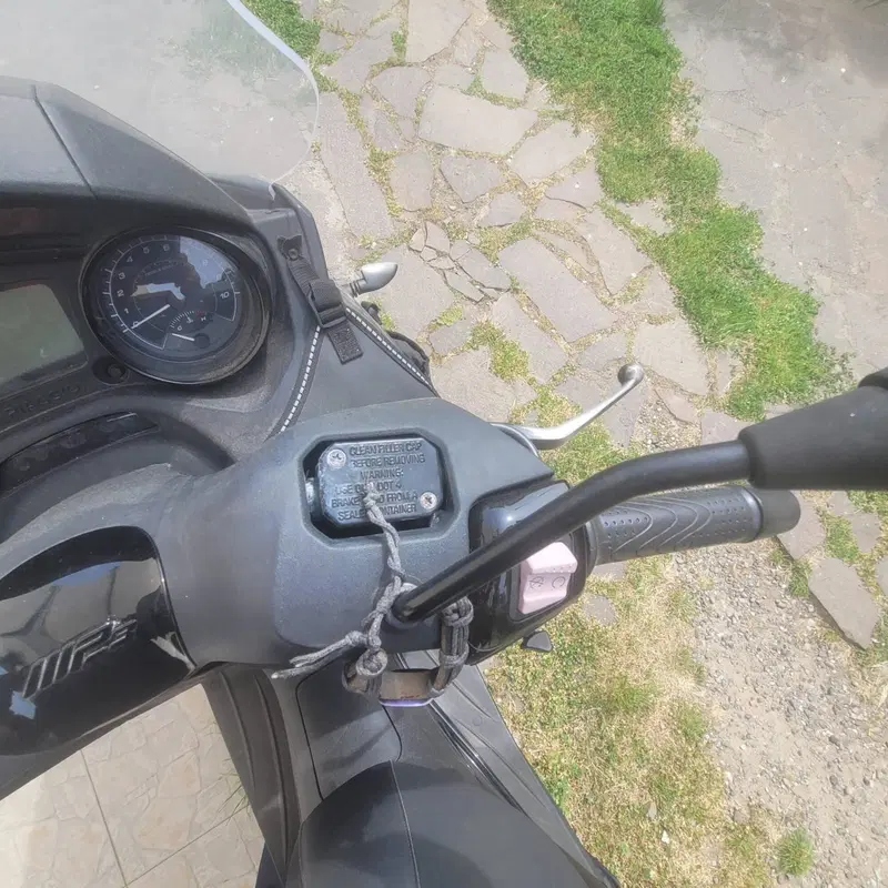 Piaggio MP3 300 ABS Hpe (2021 - 24) (4)