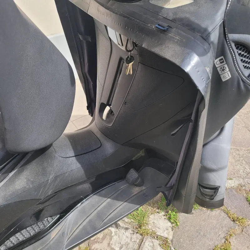 Piaggio MP3 300 ABS Hpe (2021 - 24) (5)