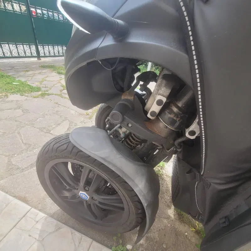 Piaggio MP3 300 ABS Hpe (2021 - 24) (8)