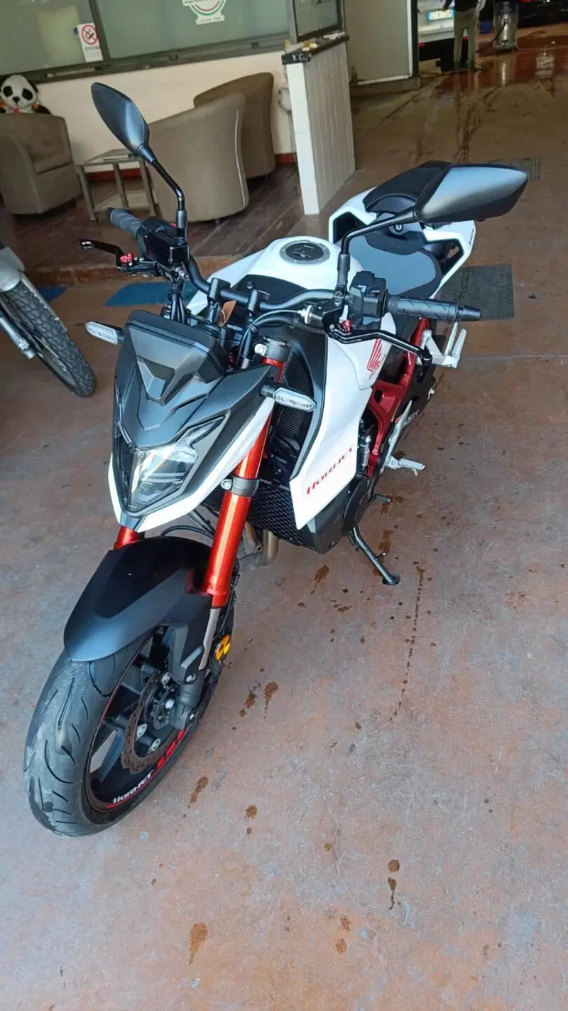 Honda CB 750 Hornet (2023 - 24) (3)