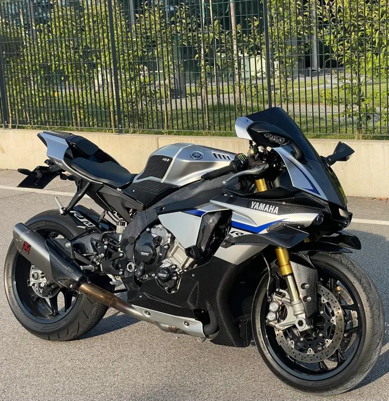 Yamaha YZF R1 M (2015 - 16)