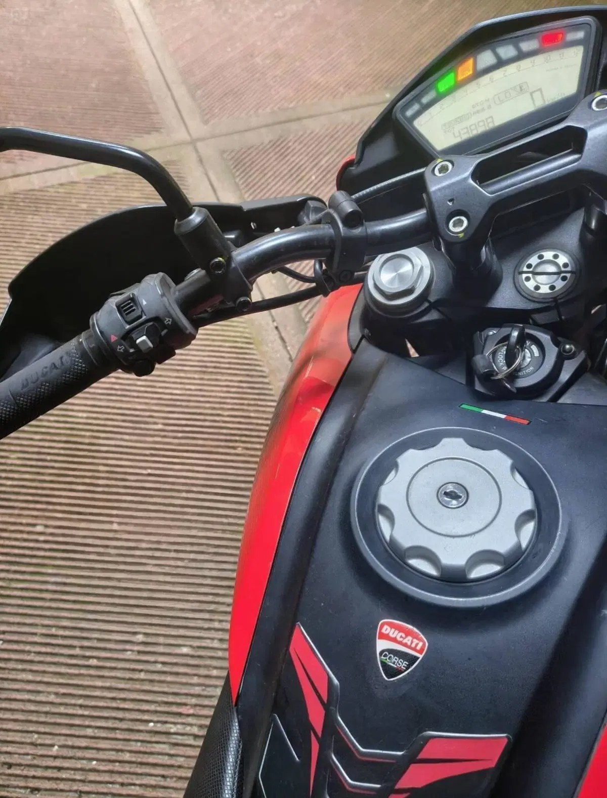 Ducati Hypermotard 821 (2013 - 15) (5)