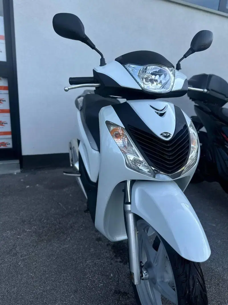 Honda SH 125 i (2009 - 12) (2)