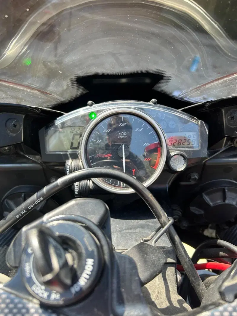 Yamaha YZF R6 (2008 - 09) (3)
