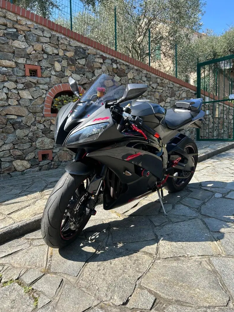 Yamaha YZF R6 (2008 - 09) (4)