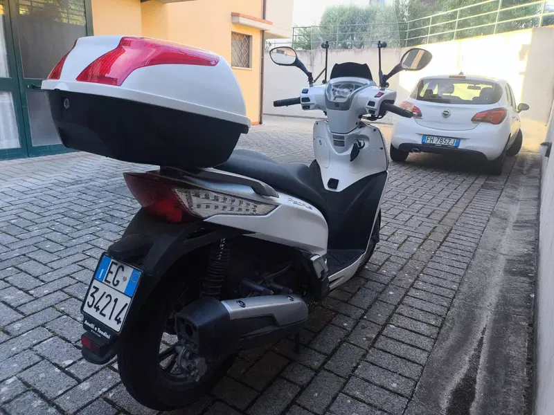 Kymco People 300i GT ABS (2016 - 20) (3)