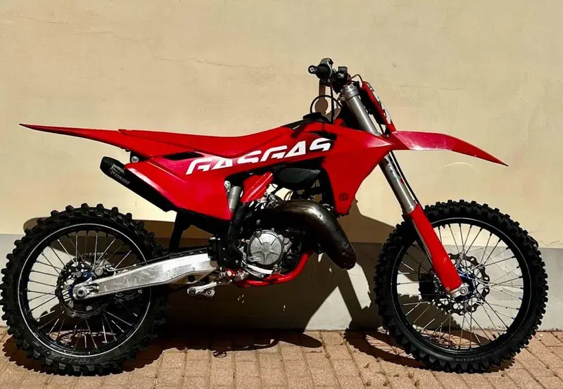 GASGAS MC 125 (2024) (2)