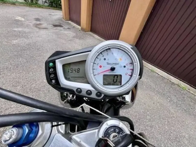 Triumph Speed Triple 1050 (2005 - 11) (6)