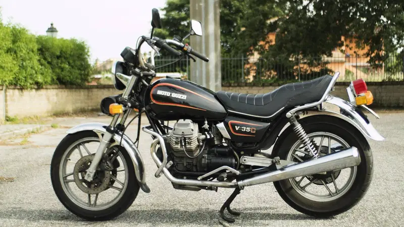 Moto Guzzi V35C (2)