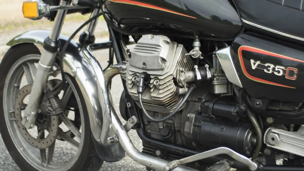 Moto Guzzi V35C (7)